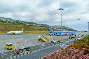 Зал ожидания в аэропорту Мадейра - Криштиану Роналду